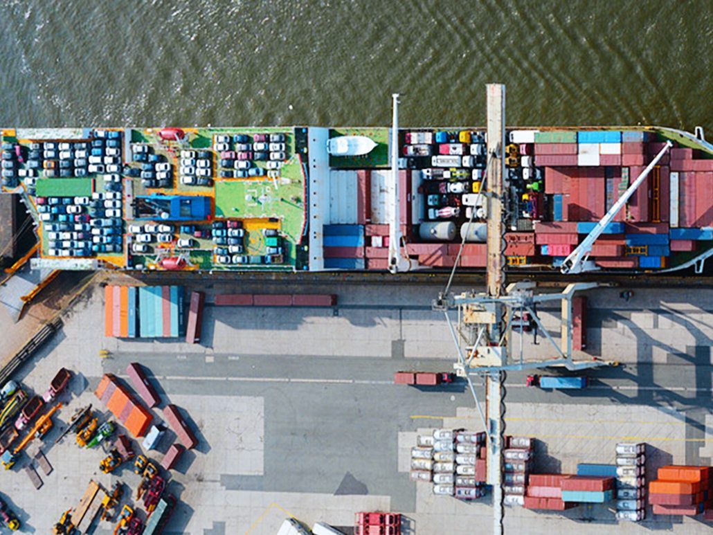 Le port de Hambourg marie cloud et logistique